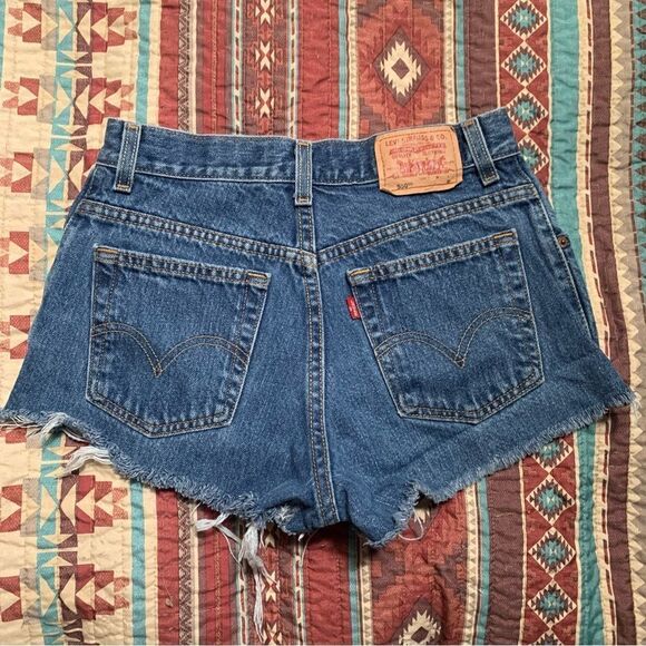 Vintage Levi’s 550 High Rise Shorts size 26 - Picture 4 of 7